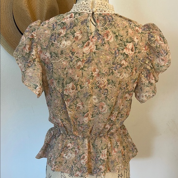 PEACH | Women’s Tan Lace High Neck Puff Sleeve Blouse Size Medium - Picture 6 of 7